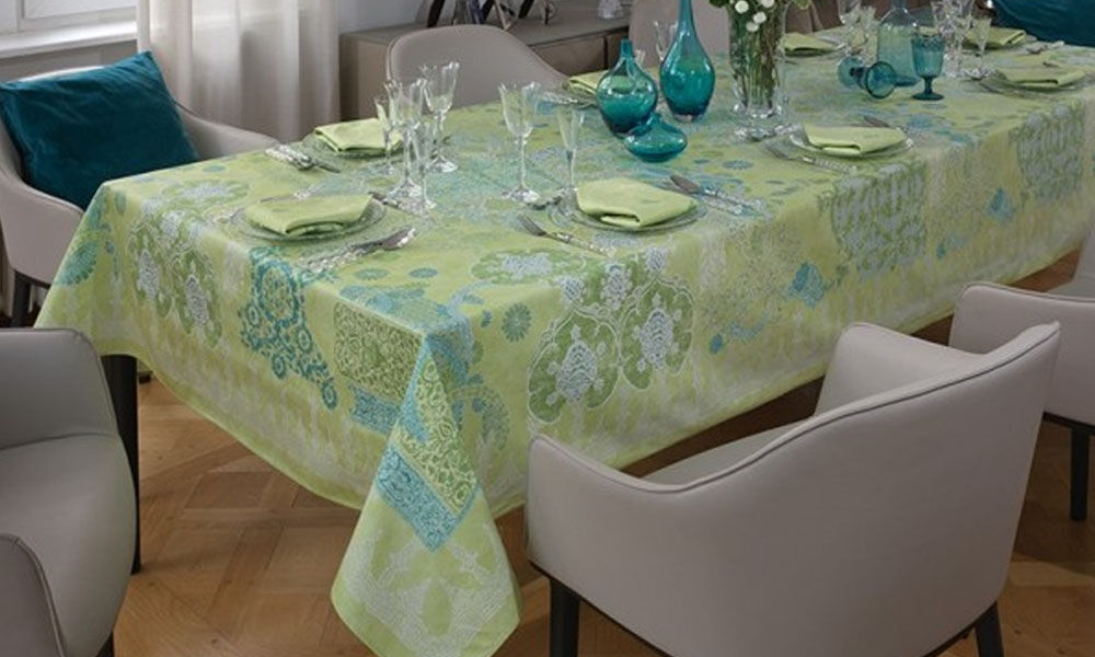 Tablecloths & Runners