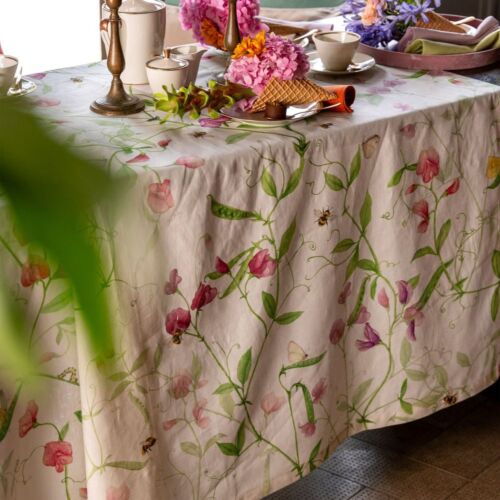 Italian Petits Pois Tablecloth & Runner