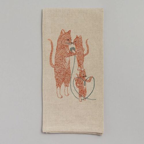 Coral & Tusk Towel Mama Cat & Kittens