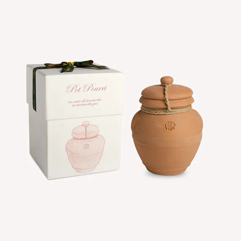 pot-pourri-in-terracotta-jar-